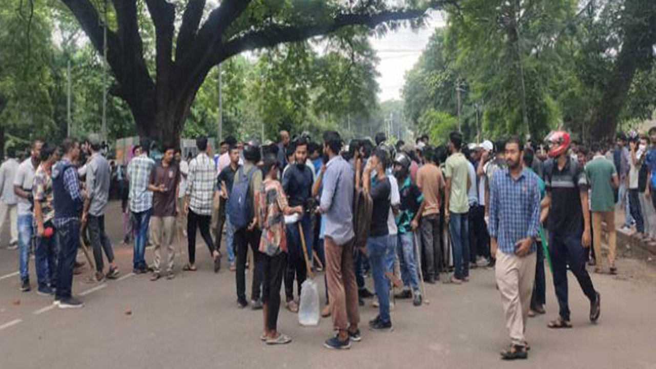 আজ বৃহস্পতিবার সারা দেশে ‌কমপ্লিট শাটডাউন ঘোষণা