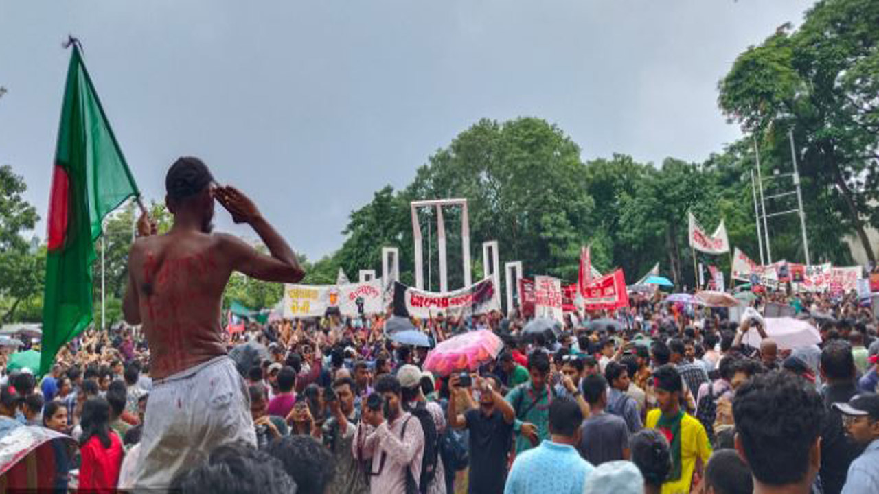 দ্রোহযাত্রা: জনসমুদ্রে পরিণত কেন্দ্রীয় শহীদ মিনার